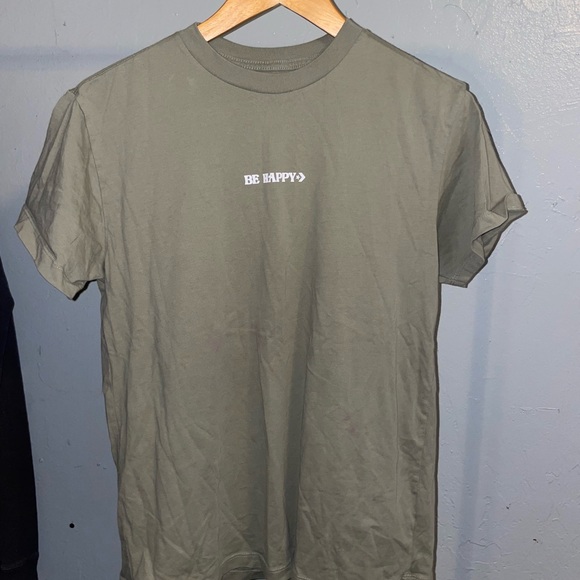 “Be Happy” Converse graphic tshirt - Picture 1 of 3